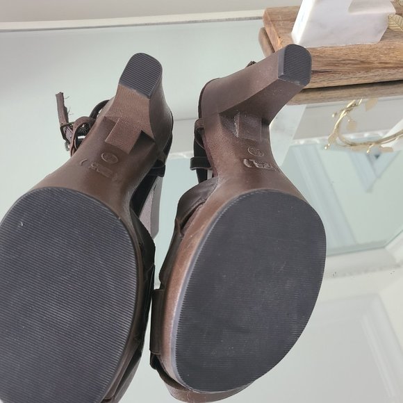 Shoes - size 7.5 - Picture 2 of 3